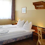 팡지온 슈발벤베크 쇼네펠드