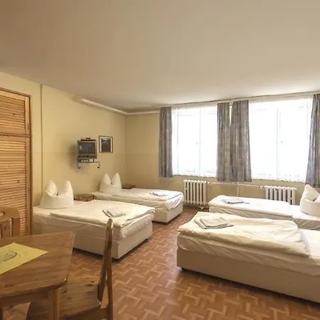 Schwalbenweg 2* Schönefeld