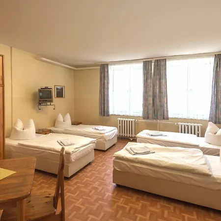 Schwalbenweg Pensionat 2*