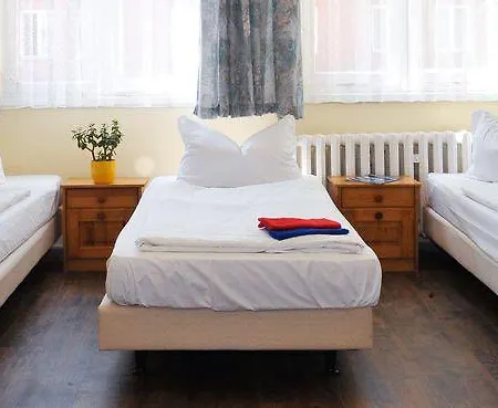 Schwalbenweg 2* Schönefeld