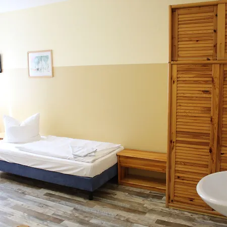 Schwalbenweg Pensionat 2*