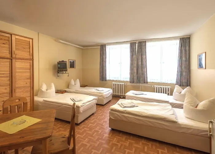 팡지온 슈발벤베크 게스트하우스 2*