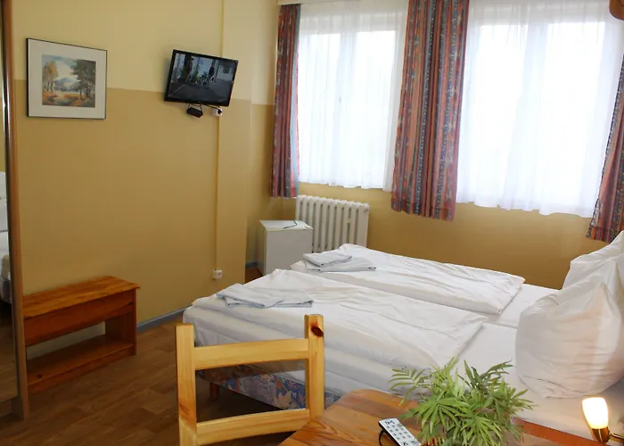 Schwalbenweg 2* Schönefeld